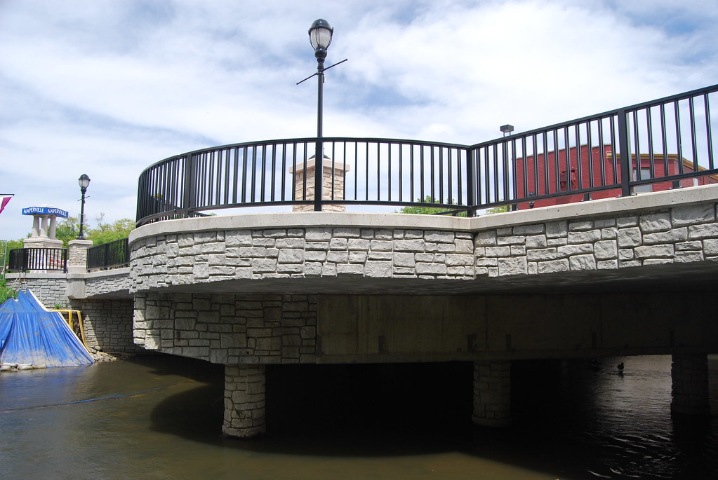 Downtown Naperville 091