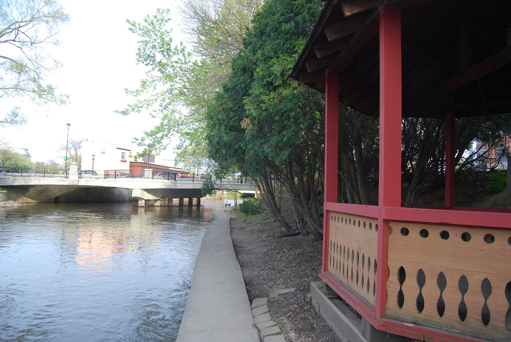 Naperville Riverwalk 100