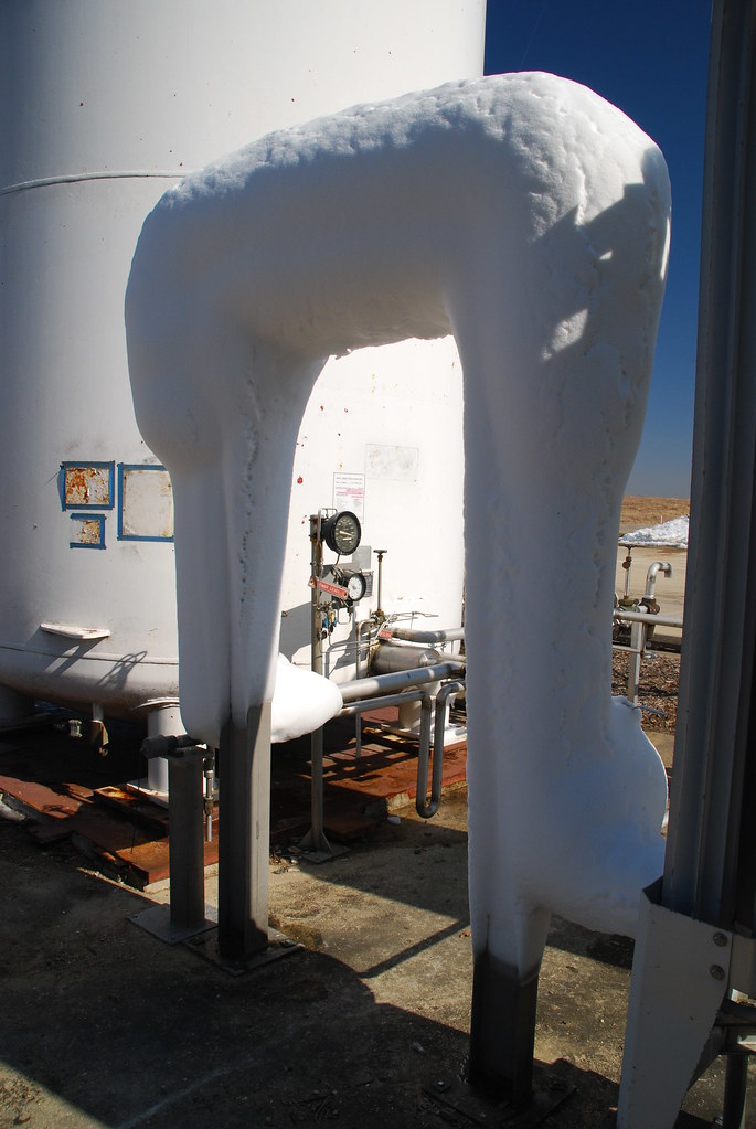 Liquid Nitrogen Tank Condensation