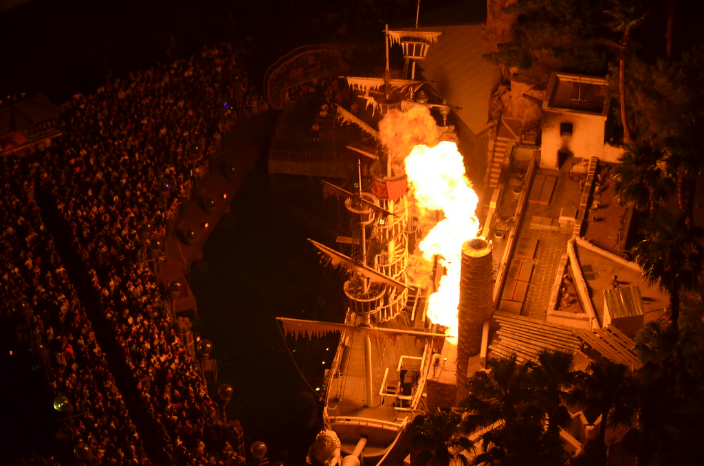 Treasure Island Pirate Battle Show