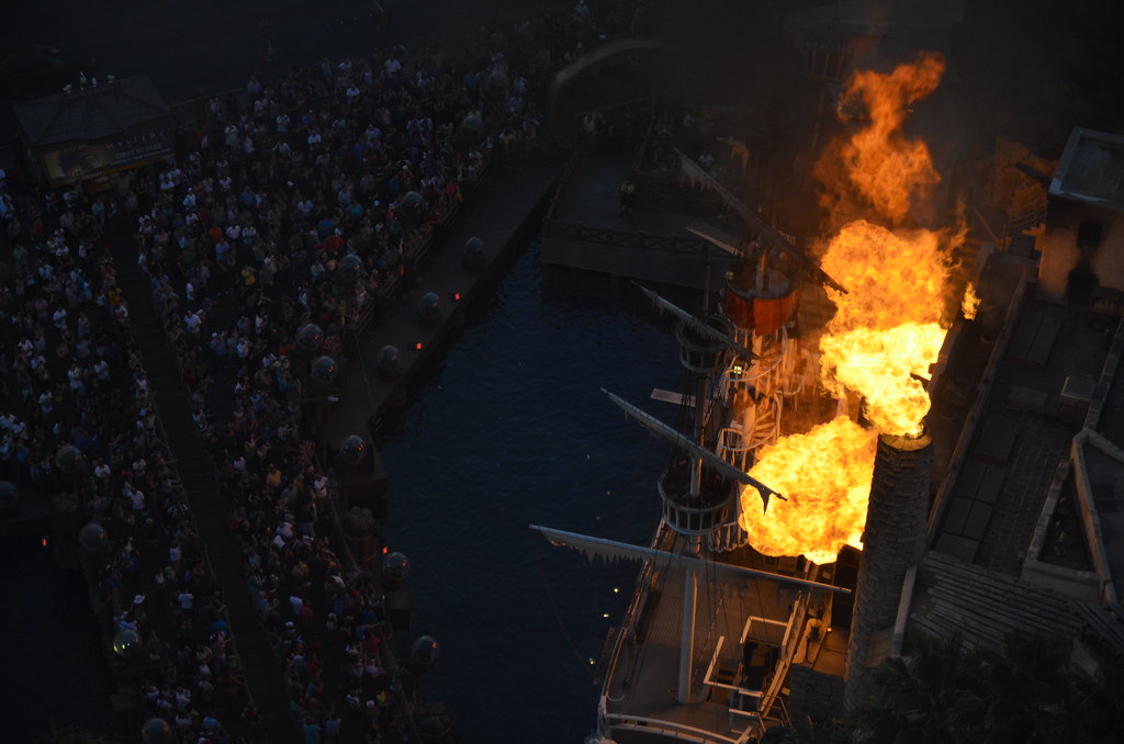 Pirate Battle Show Explosion