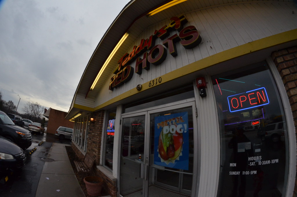 Teddy’s Red Hots 011