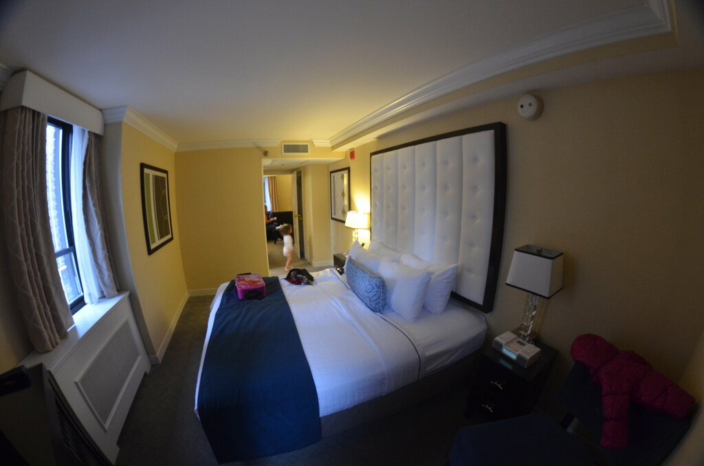 Allerton Hotel King Superior Suite Bedroom
