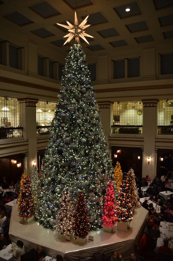 Christmas Tree in the Walnut Room at Macy’s in Chicago
