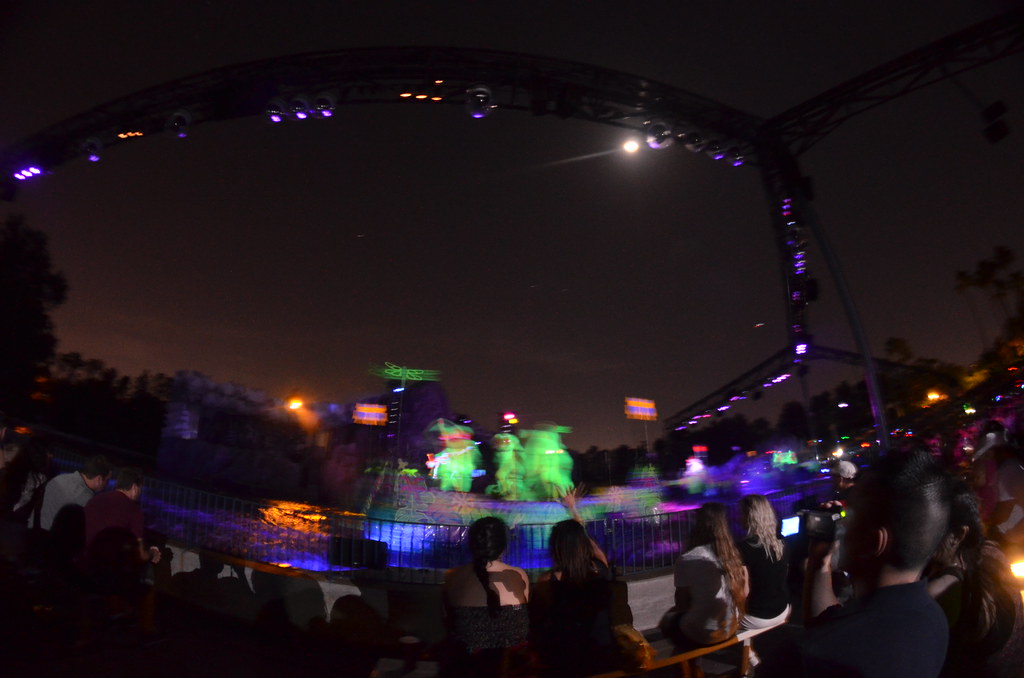 Fantasmic 044