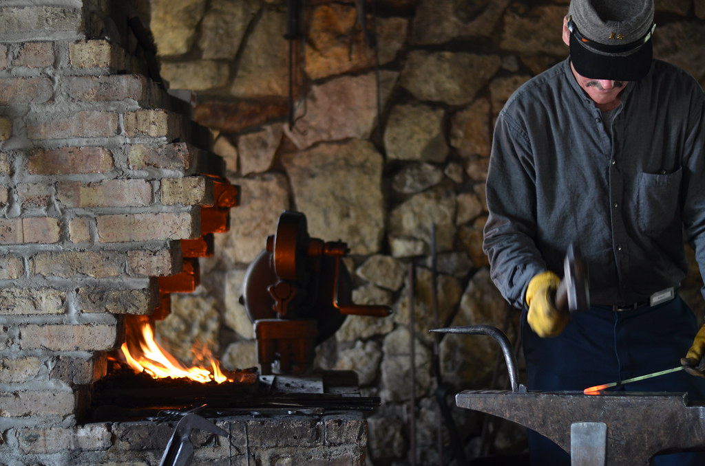 Old Fashioned Blacksmith 221